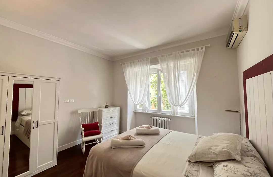Vatican Family House 2 Baths & 3 Rooms-1