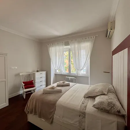 Vatican Family House 2 Baths & 3 Rooms-3